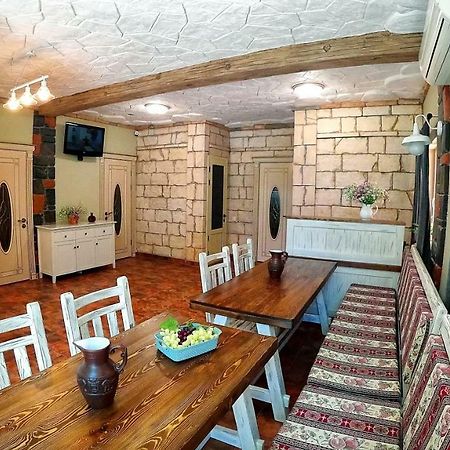 Retro Hostel & Tours Єреван Екстер'єр фото