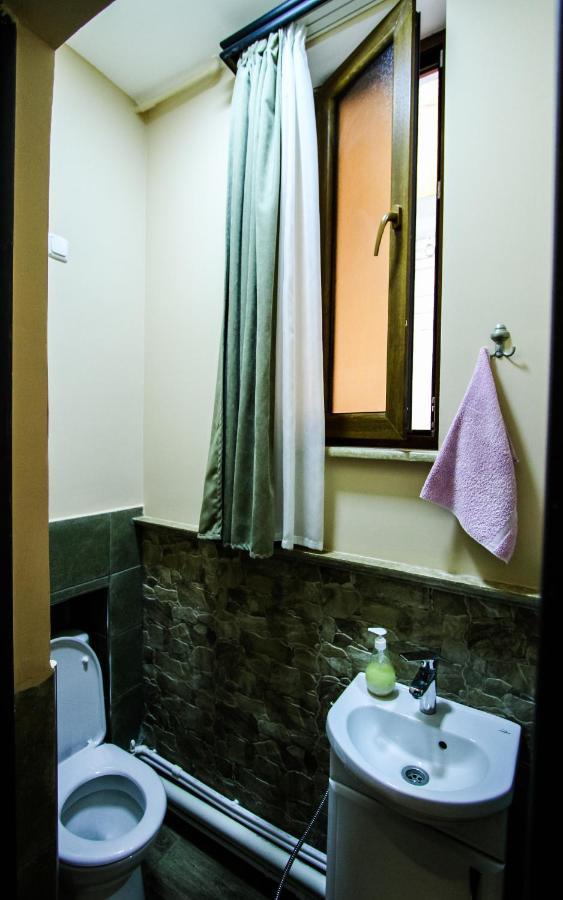 Retro Hostel & Tours Єреван Екстер'єр фото
