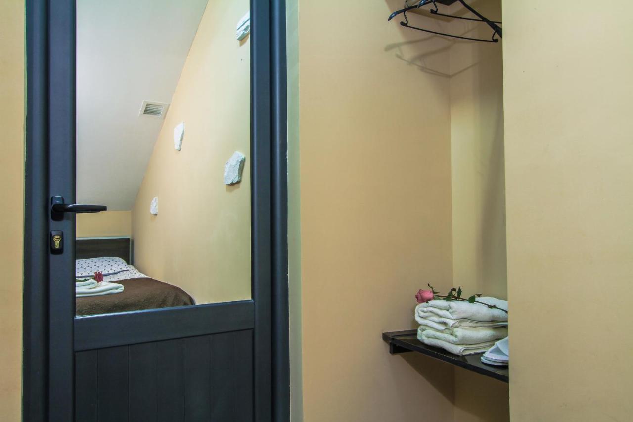 Retro Hostel & Tours Єреван Екстер'єр фото