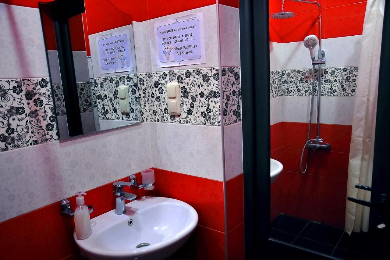 Retro Hostel & Tours Єреван Екстер'єр фото