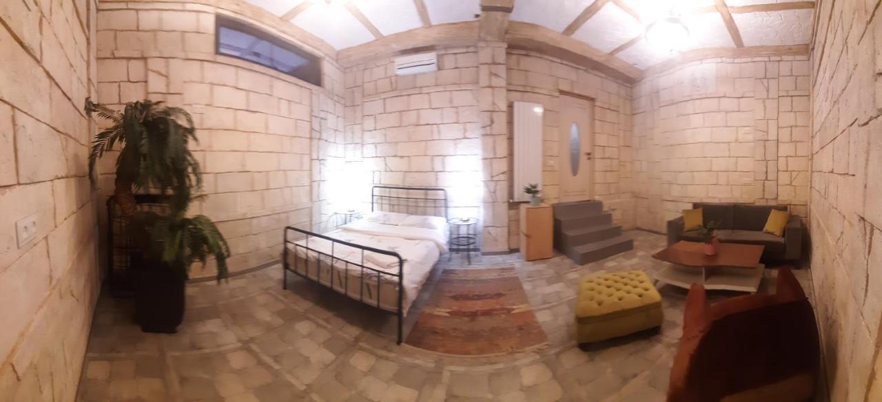 Retro Hostel & Tours Єреван Екстер'єр фото