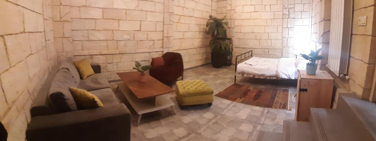 Retro Hostel & Tours Єреван Екстер'єр фото