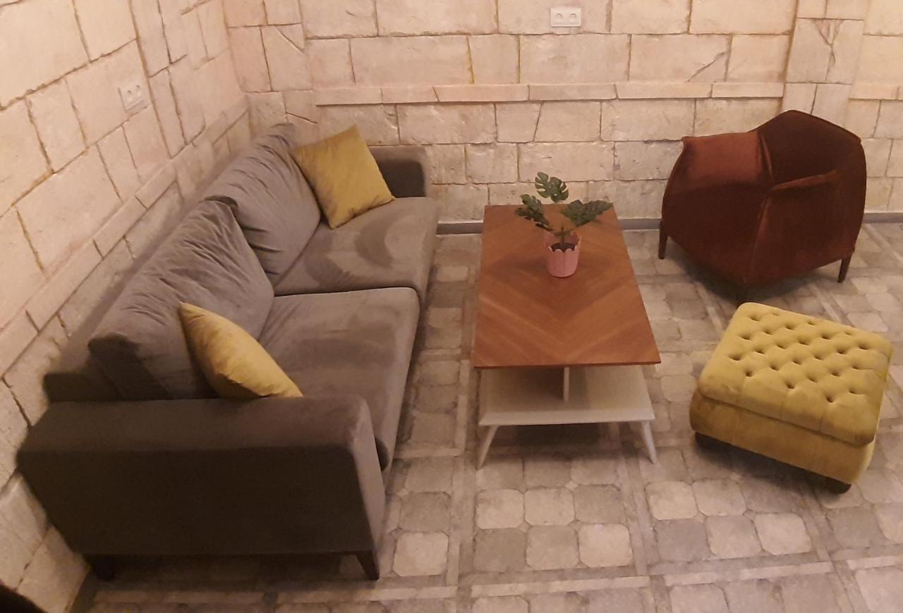 Retro Hostel & Tours Єреван Екстер'єр фото