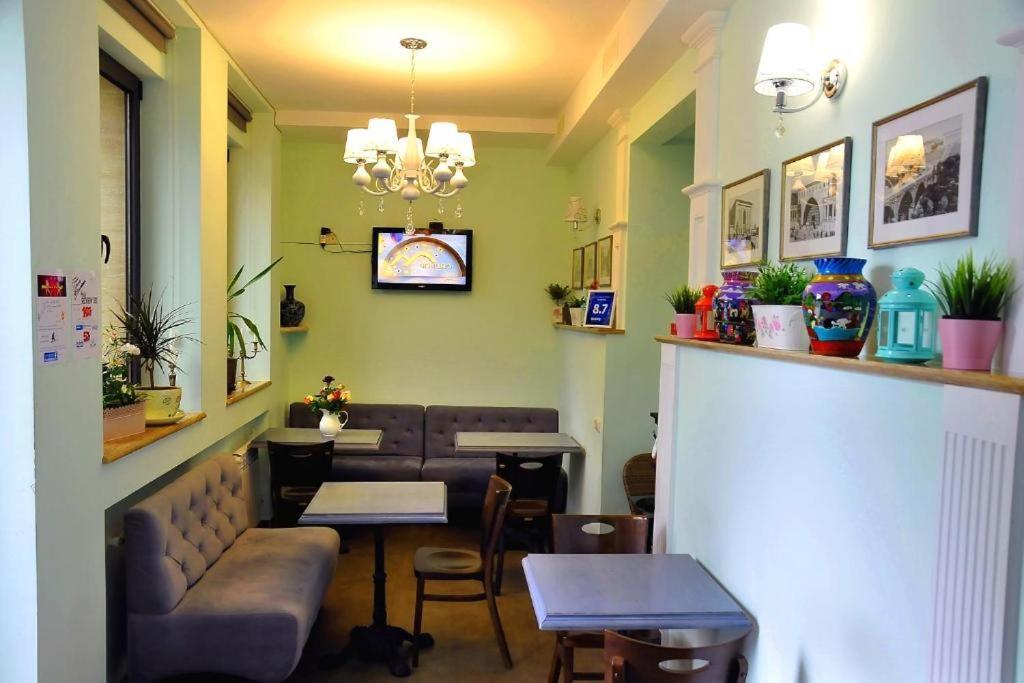 Retro Hostel & Tours Єреван Екстер'єр фото