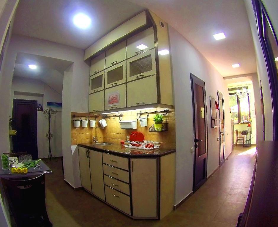 Retro Hostel & Tours Єреван Екстер'єр фото