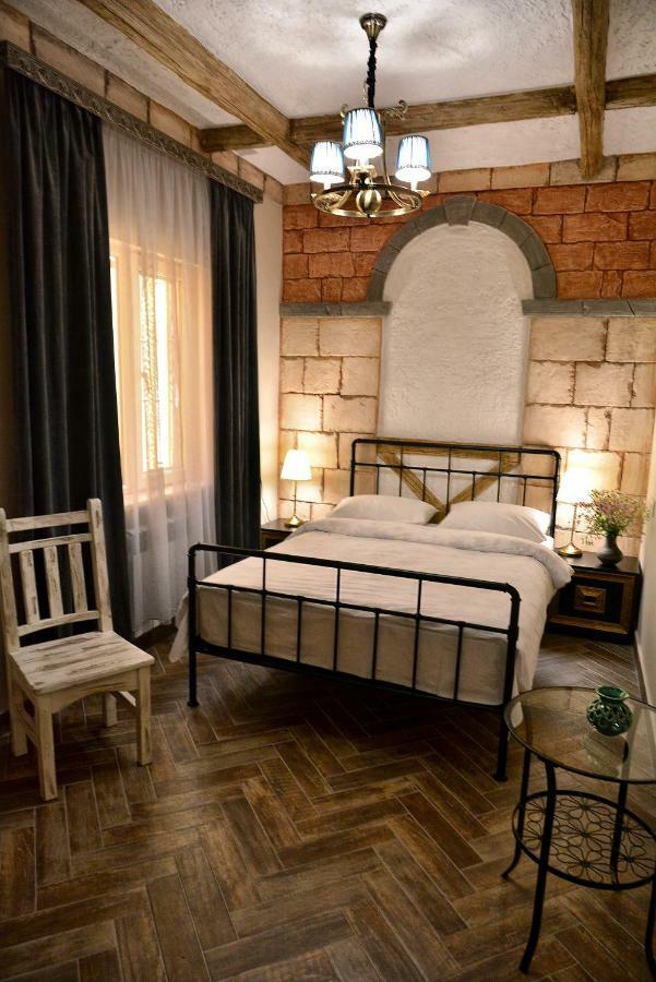 Retro Hostel & Tours Єреван Екстер'єр фото