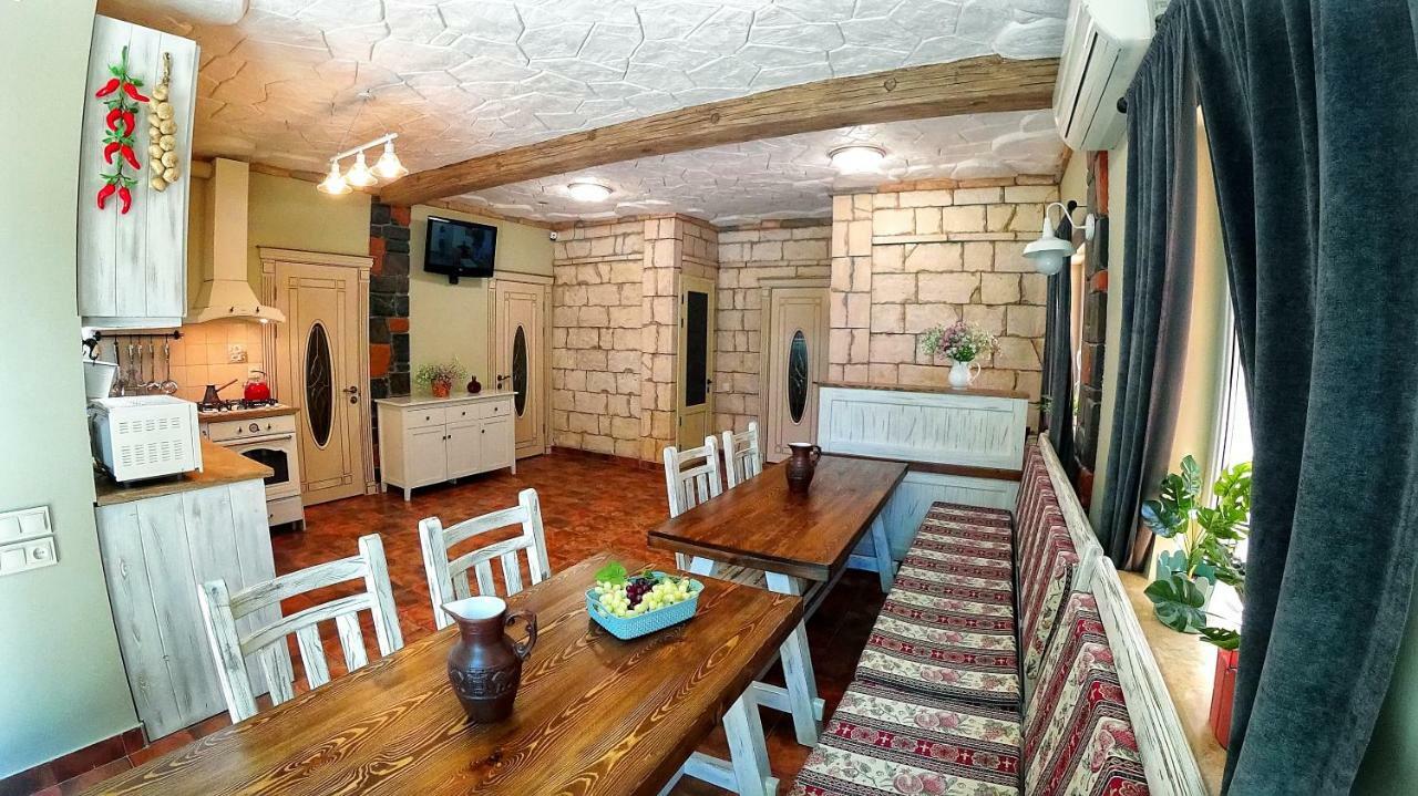 Retro Hostel & Tours Єреван Екстер'єр фото